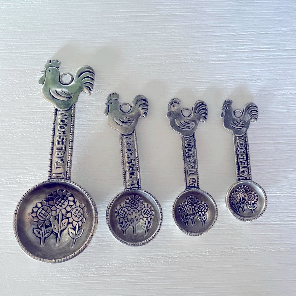 GANZ Chicken Rooster Sunflower Pattern Kitchen Measuring Spoons Wall Decor